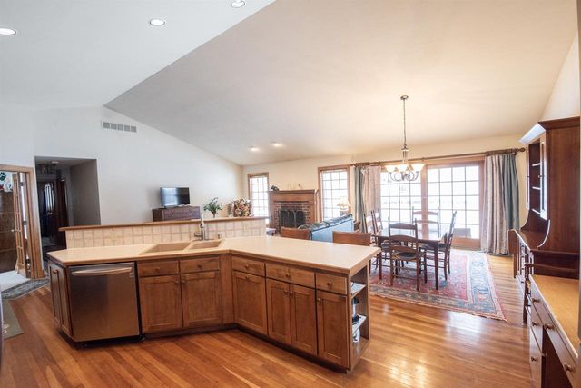 2640 APPIAN WAY, Green Bay, WI 54302