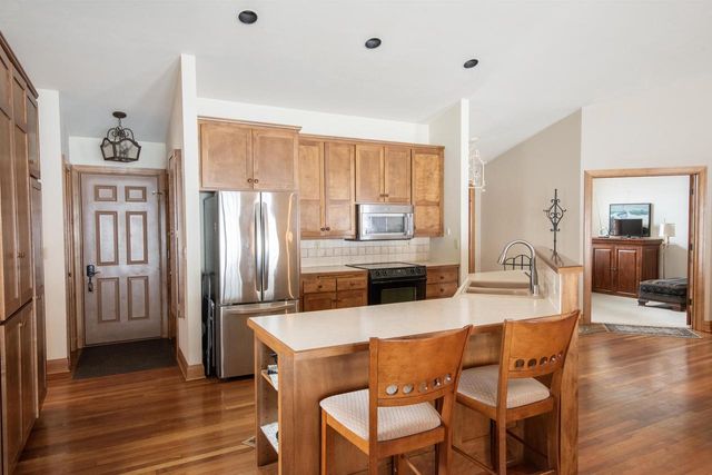 2640 APPIAN WAY, Green Bay, WI 54302