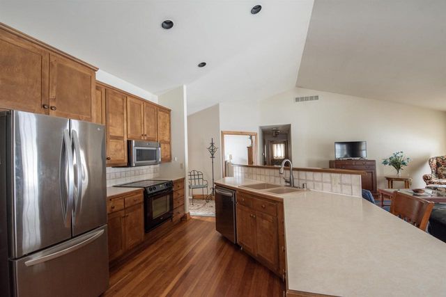 2640 APPIAN WAY, Green Bay, WI 54302