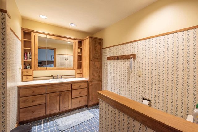 2640 APPIAN WAY, Green Bay, WI 54302