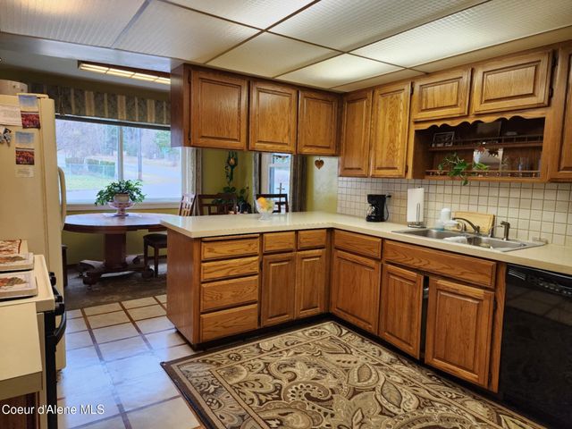 216 W Oak Ave, Osburn, ID 83849