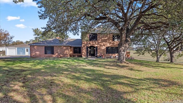 501 Rudeloff, Seguin, TX 78155