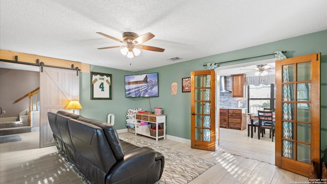 501 Rudeloff, Seguin, TX 78155