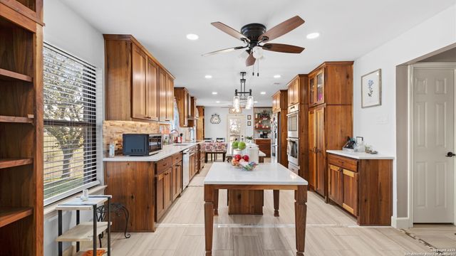 501 Rudeloff, Seguin, TX 78155