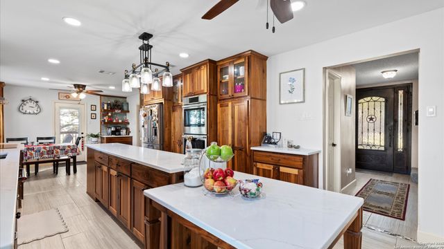 501 Rudeloff, Seguin, TX 78155