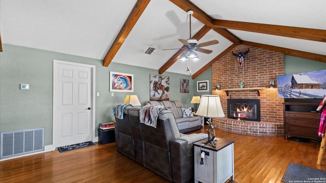 501 Rudeloff, Seguin, TX 78155