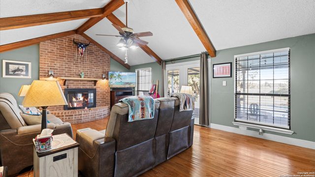 501 Rudeloff, Seguin, TX 78155