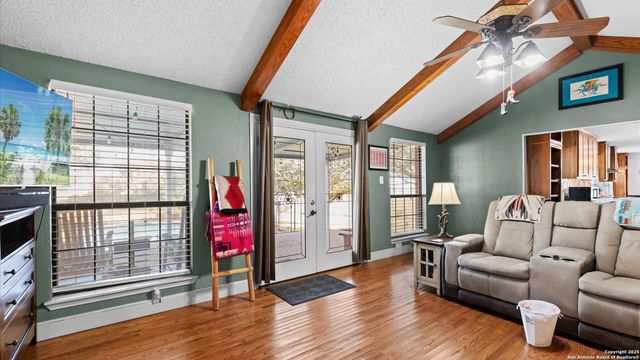 501 Rudeloff, Seguin, TX 78155