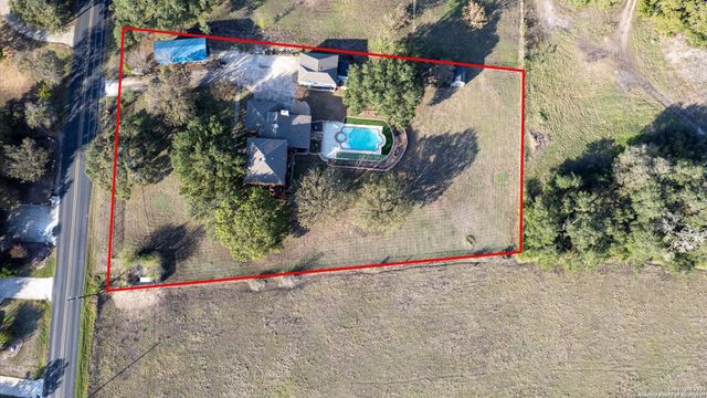 501 Rudeloff, Seguin, TX 78155