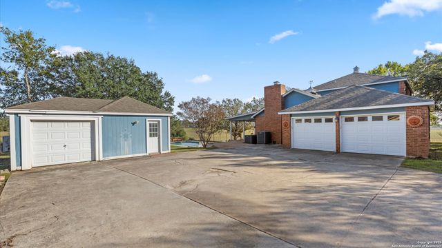 501 Rudeloff, Seguin, TX 78155