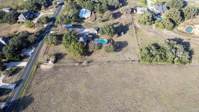 501 Rudeloff, Seguin, TX 78155