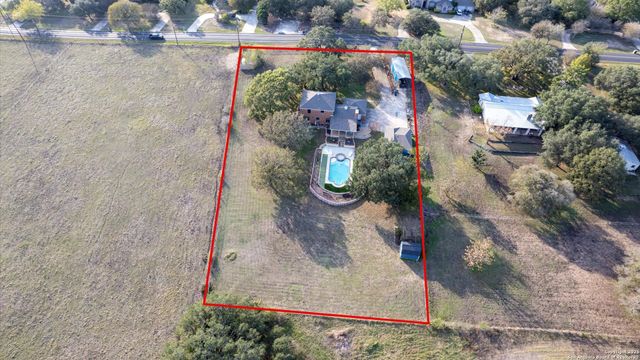 501 Rudeloff, Seguin, TX 78155