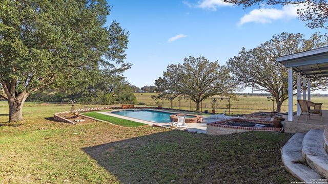 501 Rudeloff, Seguin, TX 78155
