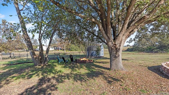 501 Rudeloff, Seguin, TX 78155