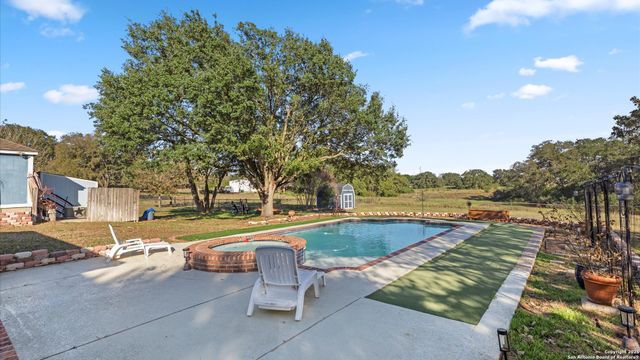 501 Rudeloff, Seguin, TX 78155