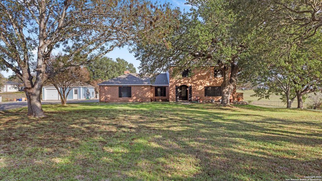 501 Rudeloff, Seguin, TX 78155