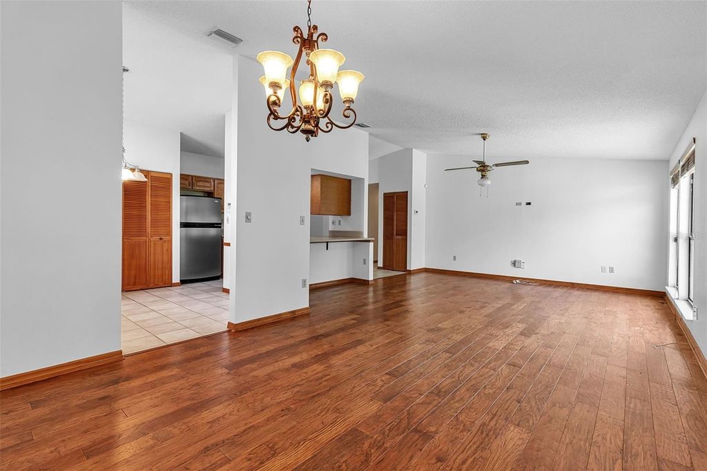 Image 12 of property listing at 6707 35TH AVENUE W, Bradenton, FL 34209