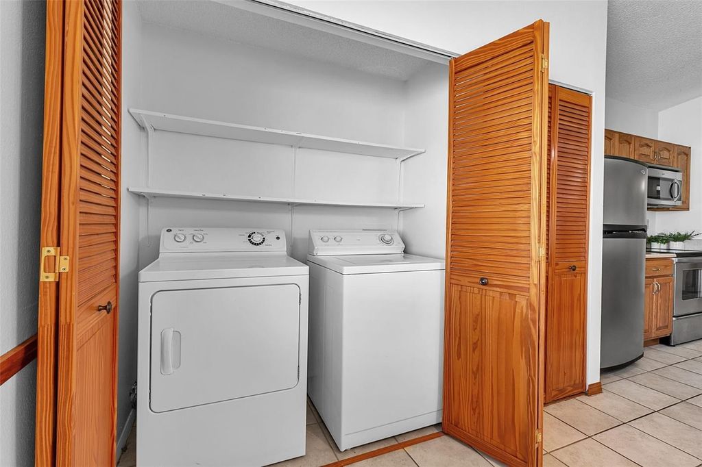 Image 14 of property listing at 6707 35TH AVENUE W, Bradenton, FL 34209
