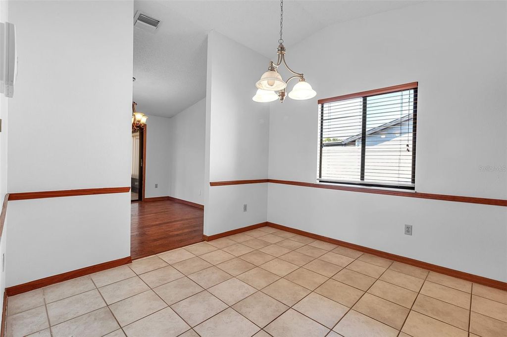 Image 6 of property listing at 6707 35TH AVENUE W, Bradenton, FL 34209