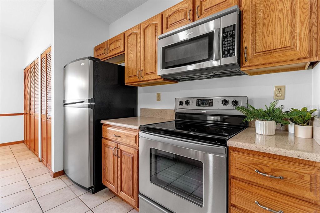 Image 8 of property listing at 6707 35TH AVENUE W, Bradenton, FL 34209