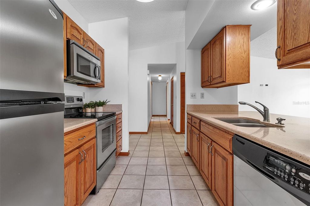 Image 10 of property listing at 6707 35TH AVENUE W, Bradenton, FL 34209