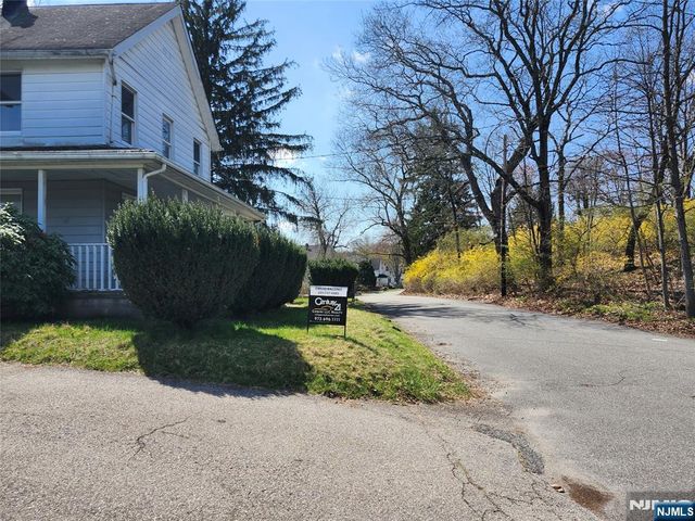 5 Locust Street, Haskell, NJ 07420