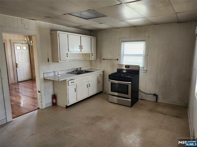 5 Locust Street, Haskell, NJ 07420