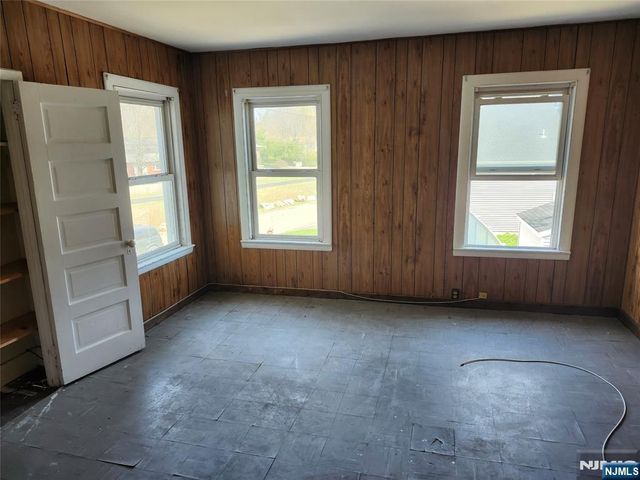 5 Locust Street, Haskell, NJ 07420