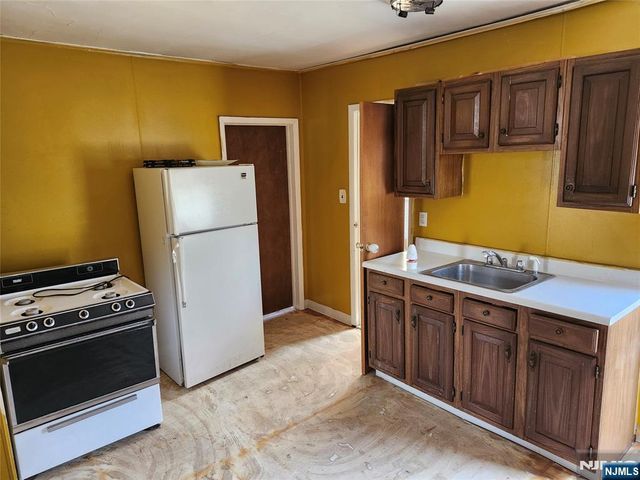 5 Locust Street, Haskell, NJ 07420