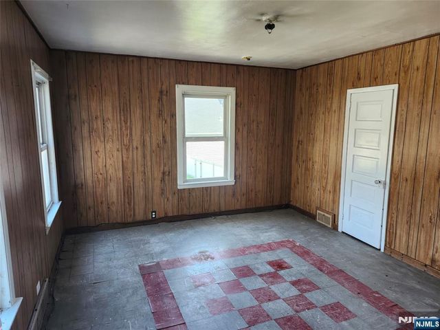 5 Locust Street, Haskell, NJ 07420