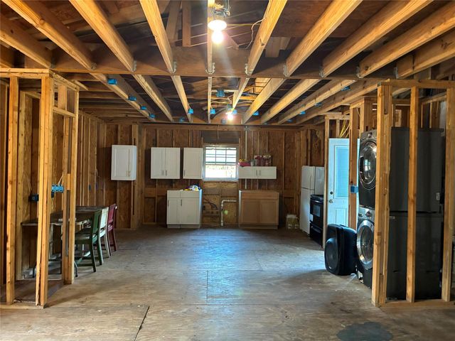 32 County Road 3405, Cleveland, TX 77327