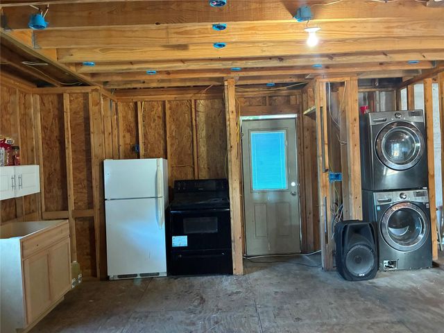 32 County Road 3405, Cleveland, TX 77327