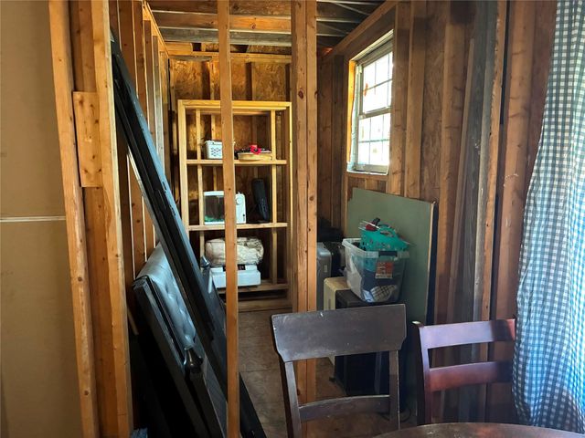 32 County Road 3405, Cleveland, TX 77327