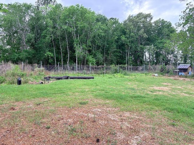 32 County Road 3405, Cleveland, TX 77327