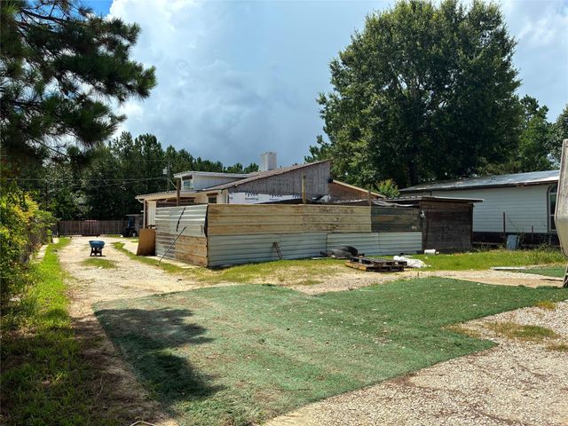 32 County Road 3405, Cleveland, TX 77327