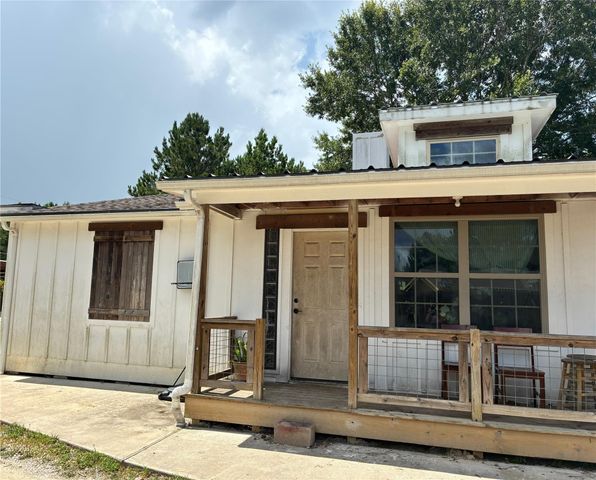 32 County Road 3405, Cleveland, TX 77327