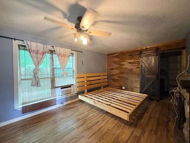 32 County Road 3405, Cleveland, TX 77327
