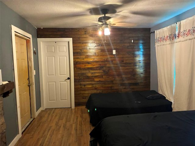32 County Road 3405, Cleveland, TX 77327