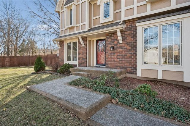 7640 N Lucerne Court, Kansas City, MO 64151