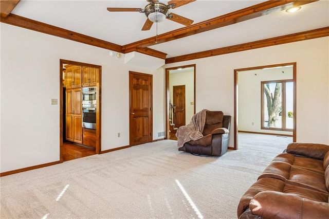 7640 N Lucerne Court, Kansas City, MO 64151