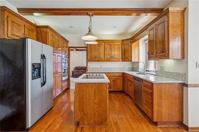 7640 N Lucerne Court, Kansas City, MO 64151