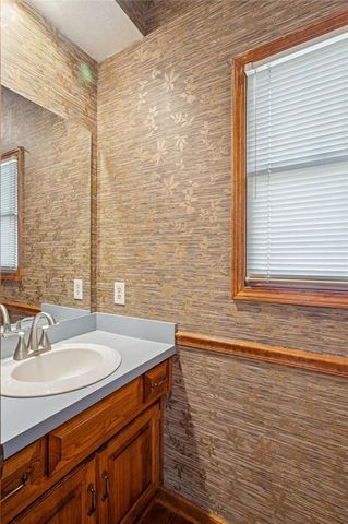 7640 N Lucerne Court, Kansas City, MO 64151