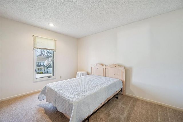 7640 N Lucerne Court, Kansas City, MO 64151