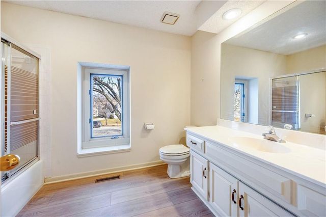 7640 N Lucerne Court, Kansas City, MO 64151