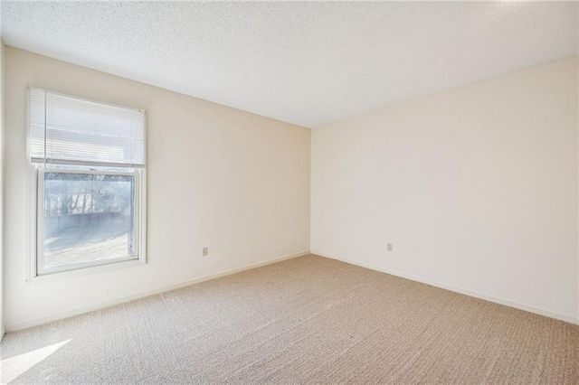 7640 N Lucerne Court, Kansas City, MO 64151