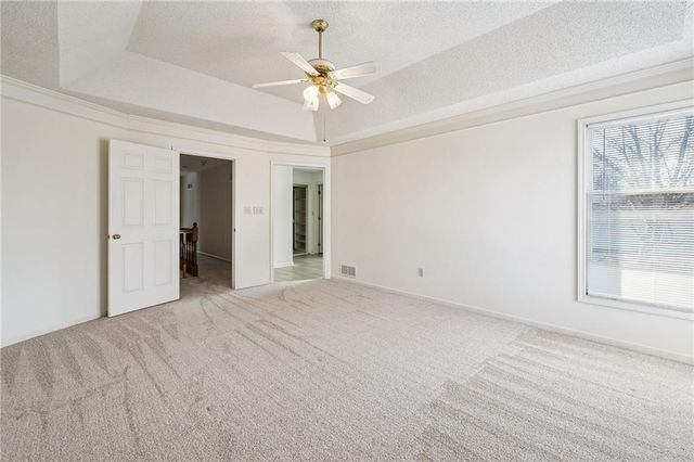 7640 N Lucerne Court, Kansas City, MO 64151