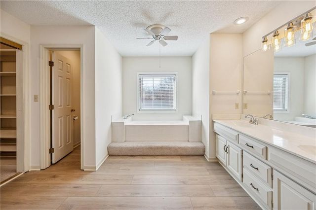 7640 N Lucerne Court, Kansas City, MO 64151