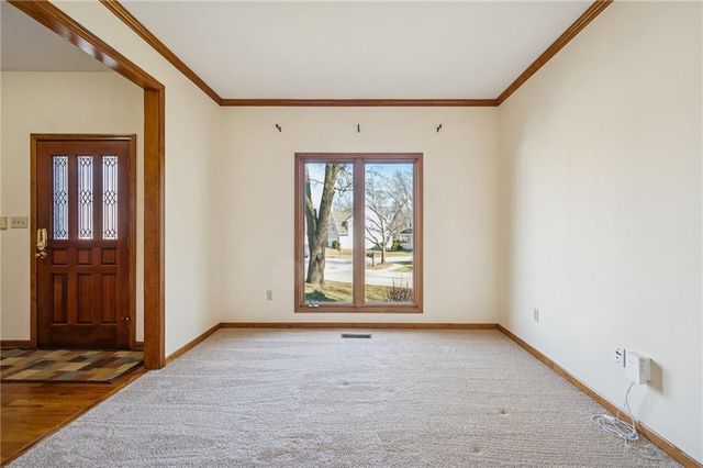 7640 N Lucerne Court, Kansas City, MO 64151