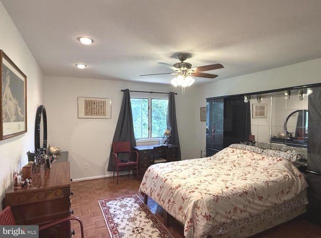 5 HANOVER CT, Princeton, NJ 08540