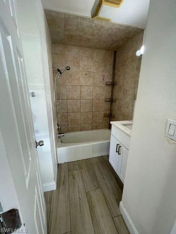 517 96th AVE N A, Naples, FL 34108